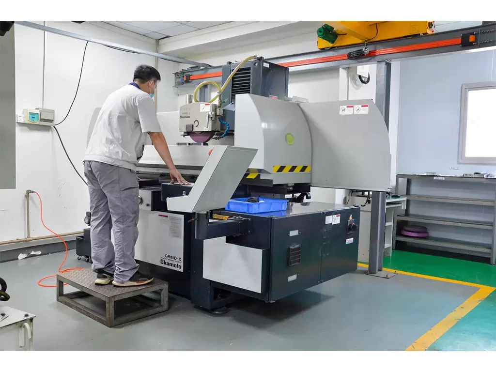 production-workshop-grinding